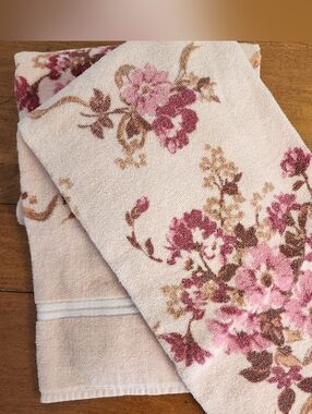 Vintage 80's Floral Pink Bath Towels Set of 2 Grandmacore